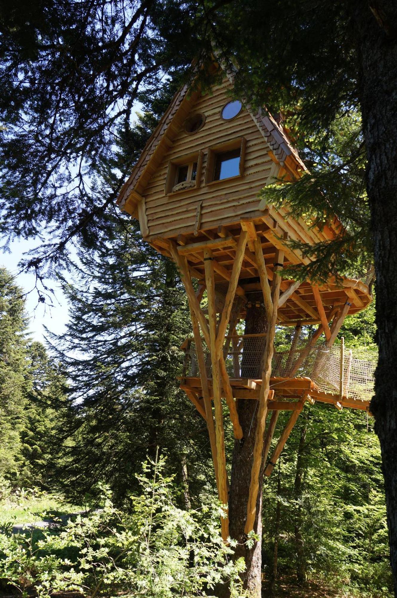 Cabanes Des Volcans La Tour-dʼAuvergne Стая снимка